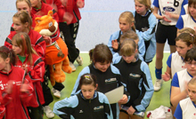 Die Mädchen in den vom GeoService Niederschlesien gesponserten Trainingsanzügen bei der Siegerehrung der Sachsenmeisterschaft